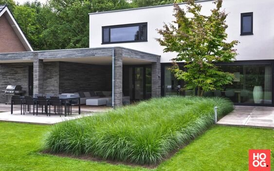 К слову, эта часть с декоративными травами и кленом выйдет не менее 100тыс. небольшими саженцами 