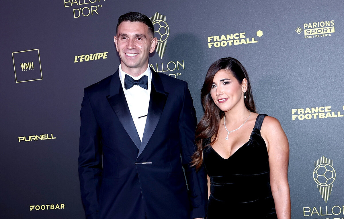    Вратарь английской "Астон Виллы" Эмилиано Мартинес с женой Амандой  EPA-EFE/MOHAMMED BADRA