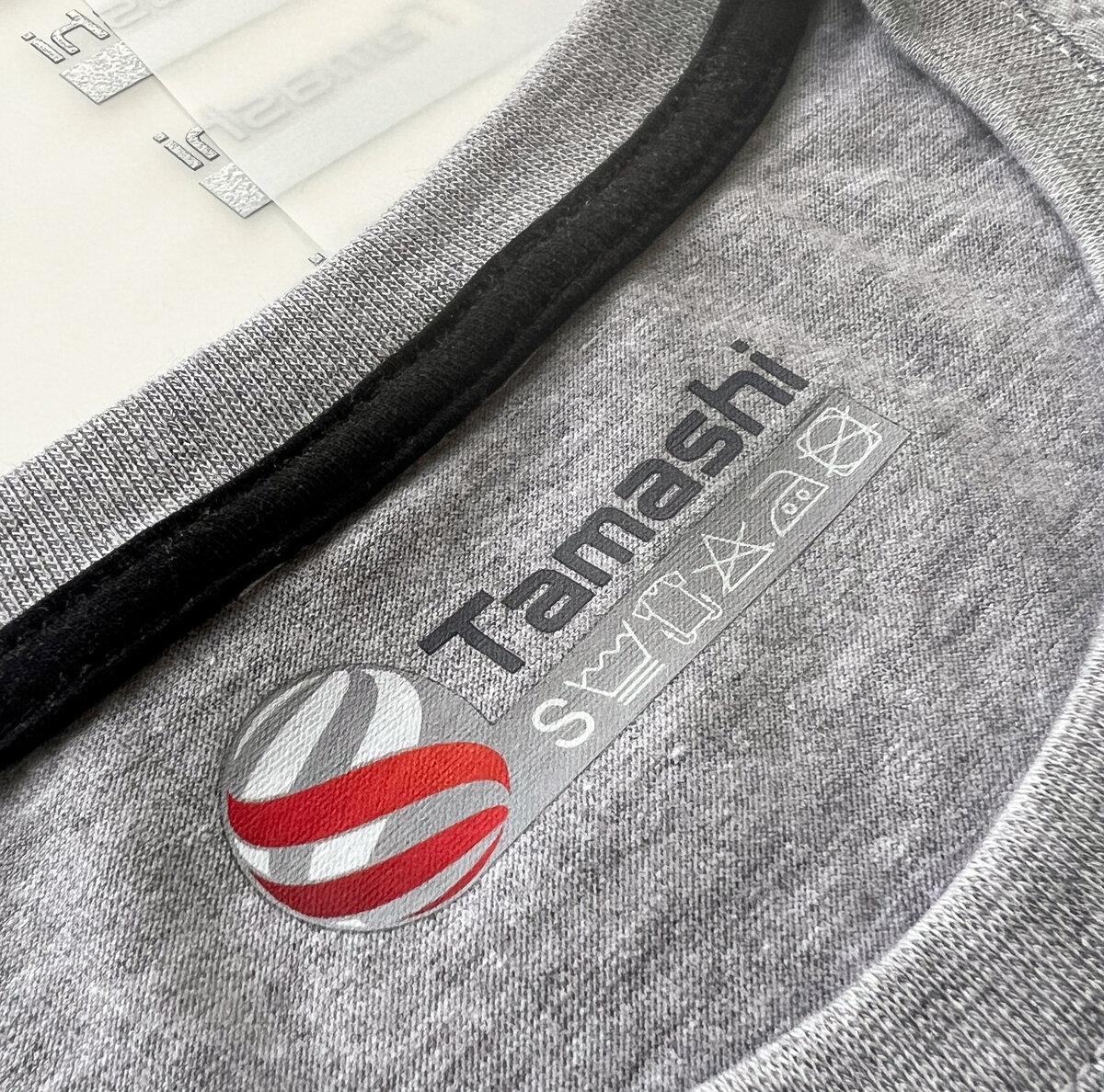 Готовая термо бирка на одежде