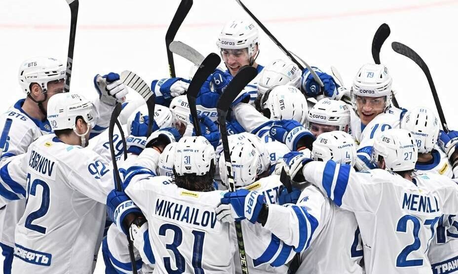    Московское «Динамо» празднует победу над ХК «Сочи». Фото: Сайт ХК «Динамо» Москва