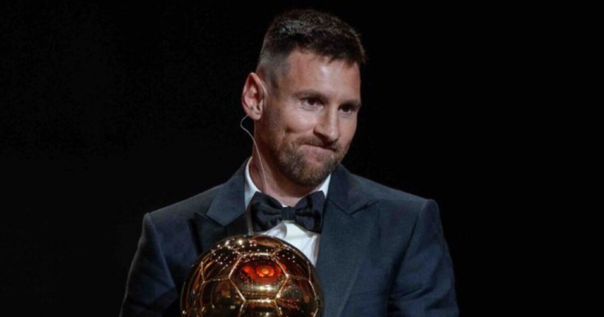 Претенденты на золотой мяч в 2024 году. Messi золотой мяч. Холланд футболист золотой мяч. Messi 8 Ballon dor.