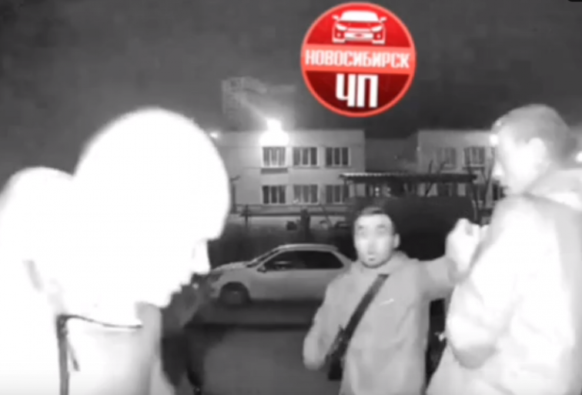    В Новосибирске устроили разборку с оружием рядом с домом на Фрунзе