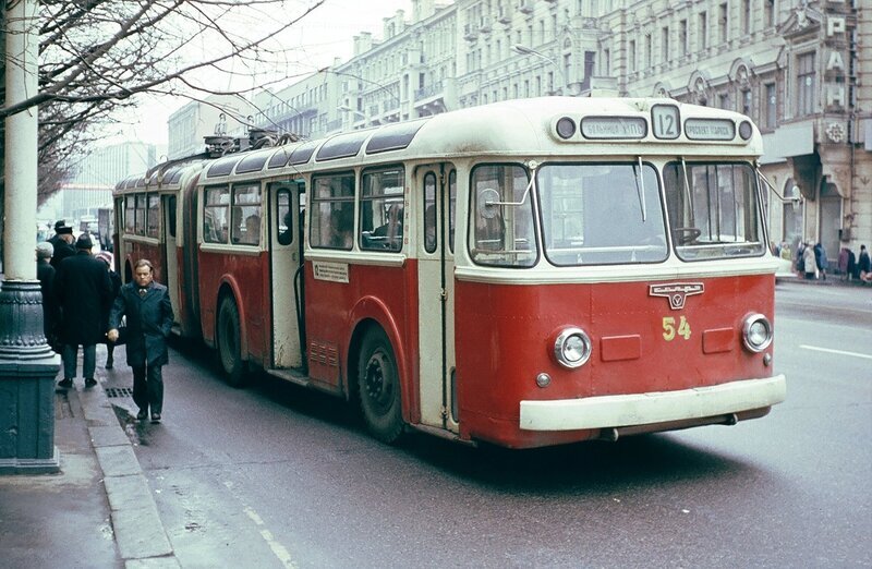 Фото 1973 г. Werner Sоffing. Троллейбус 12-го маршрута на Тверской (ул. Горького).