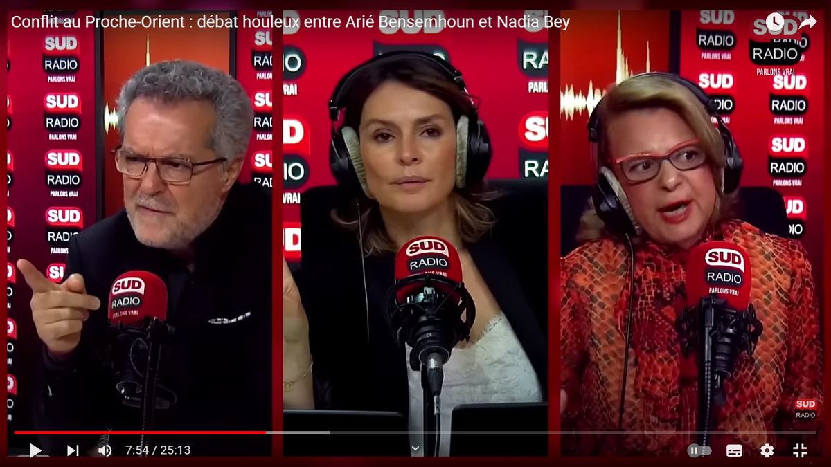 Слева-направо Арие Бенсемун, Стефани де Мюрю, Надя Бей. Скриншот из передачи с канала SudRadio в YouTube.