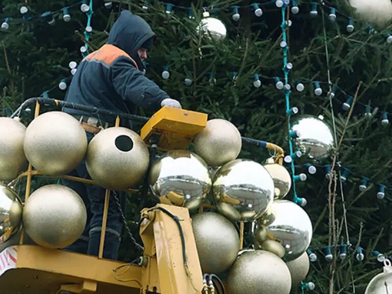Варианты украшения для новогодней городской елки
 