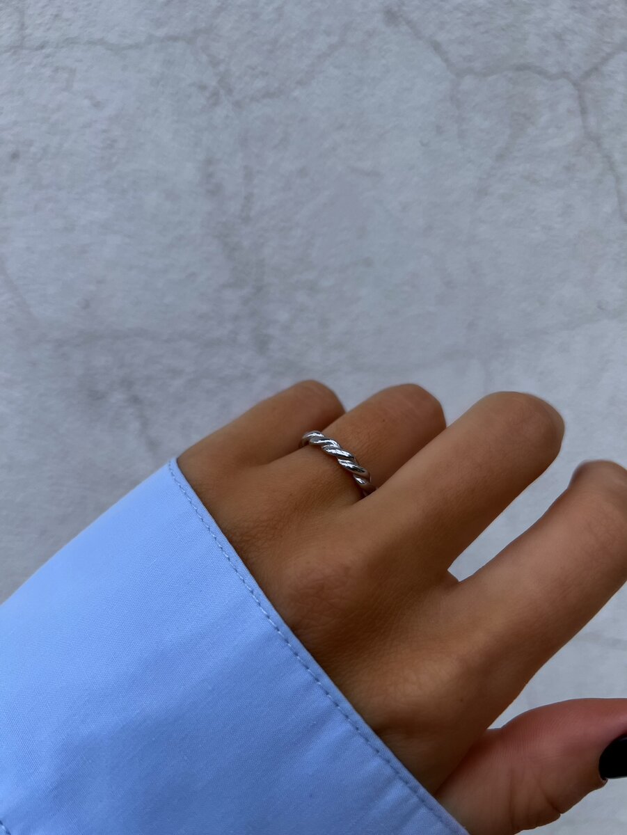 Серебряное кольцо на верхнюю фалангу "Сближение"