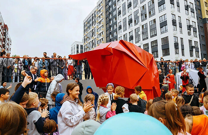    Cкульптура быка на Севильском бульваре проекта «Испанские кварталы» в Новой Москве.пресс-служба ГК «А101»