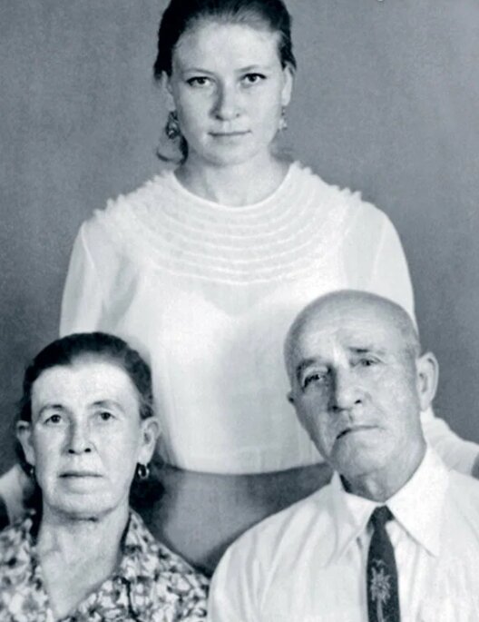 Людмила Зайцева с родителями