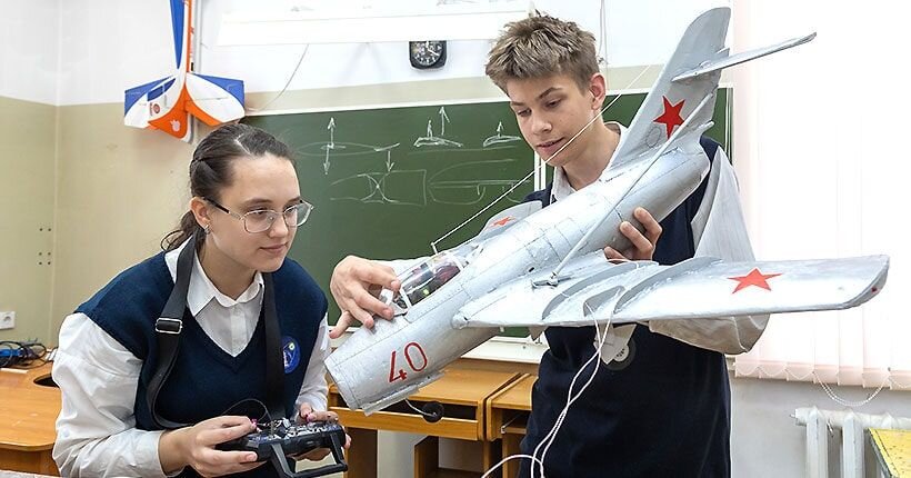 Аэрокосмический лицей отзывы. Аэрокосмический лицей. Аэрокосмический лицей Новосибирск. Аэрокосмический лицей Самара. Технопарк самолет