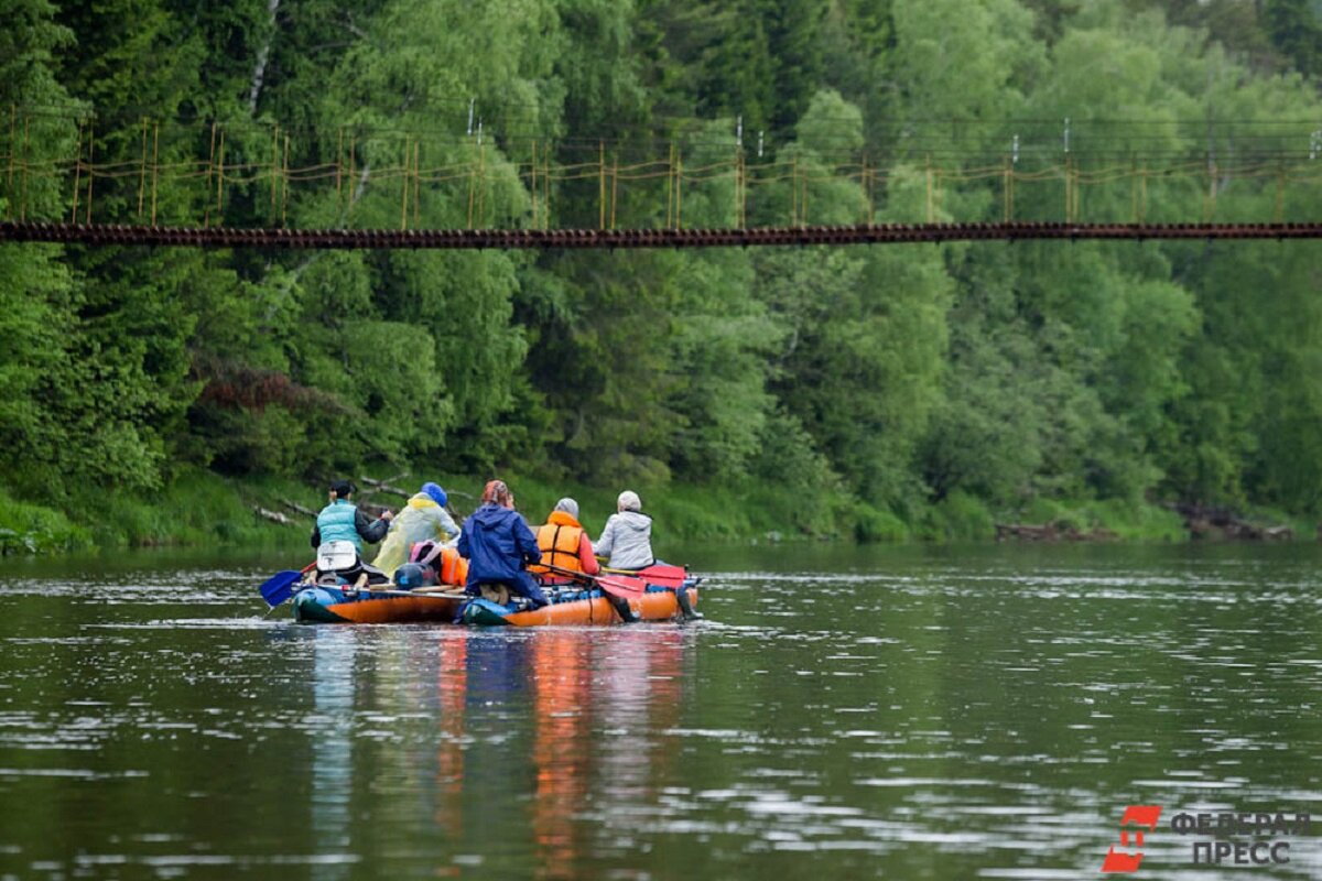 Сплавы по рекам Урала являются популярным туристическим развлечением в летний период, но в холодное время года становятся экстремальными.  Фото: ФедералПресс / Евгений Поторочин