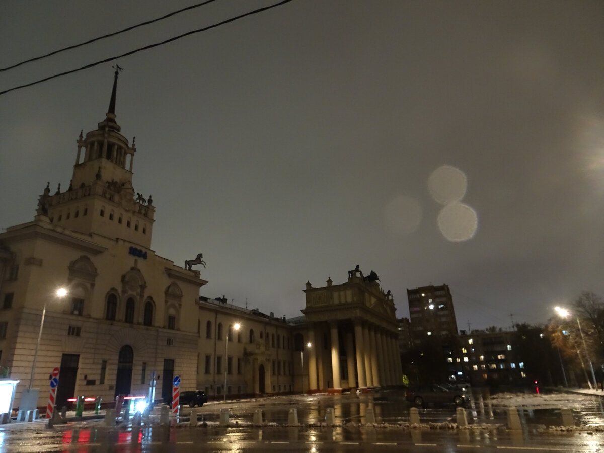 Главное здание Центрального Московского ипподрома