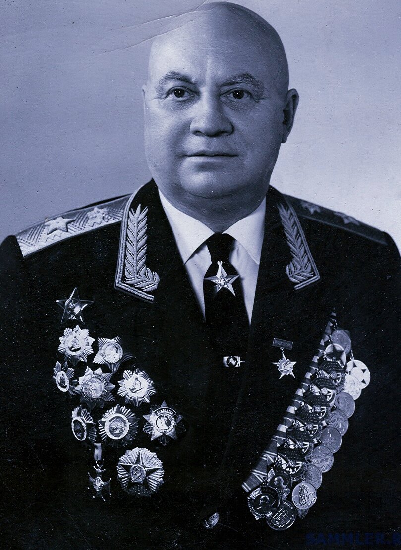  Маршал войск связи Леонов Алексей Иванович.