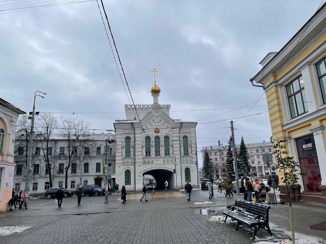 Раскрываем все факты о путешествии в Ярославль. Плохие дороги, красивейший  исторический центр, и вишенка на торте - медведи в центре города. | Вкусные  истории | Дзен