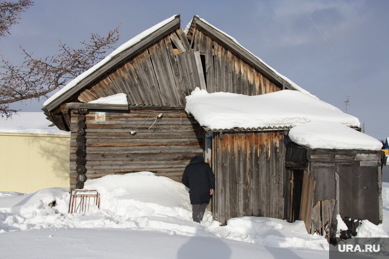    В Салехарде мэрия приведет в порядок дом с покосившимися сваями (фото из архива)