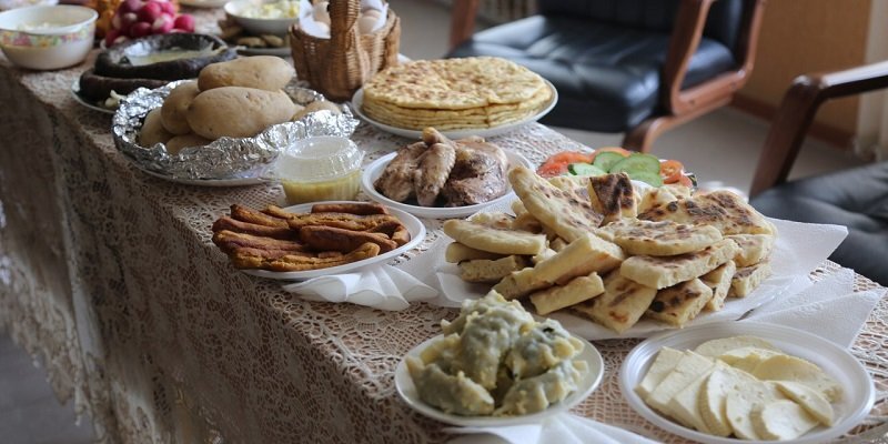 чеченский стол с едой
