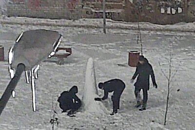    Огромный снежный пенис © Telegram-канал SHOT