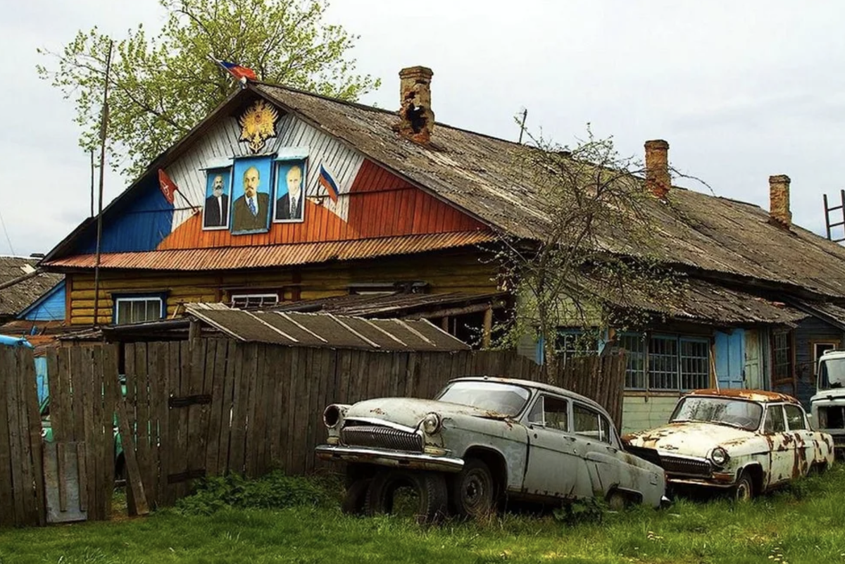 В провинции едят. Город провинция в России захолустье. Глубинка России. Глубинка России деревня. Бедная деревня.