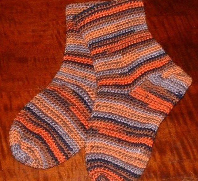    Носки, которые вяжутся от пальца   
Источник: Designed By Nicole Cormier