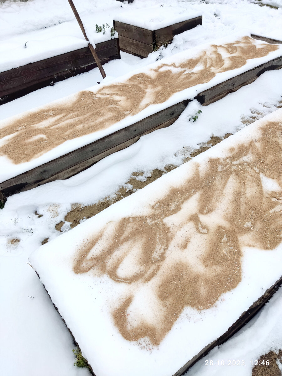 Доломитовая мука и фосфорно-калийное удобрение