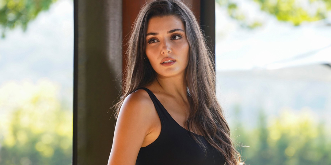 Турецкий сериал со звездой «Постучись в мою дверь». Он совершенно другой. Так и называется