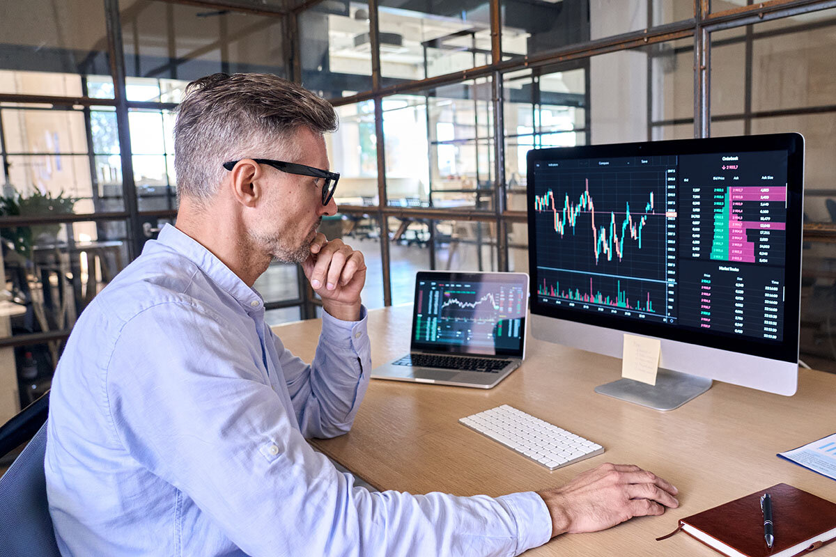    Внебиржевой рынок ценных бумаг отличается большей волатильностью и низкой ликвидностью активов