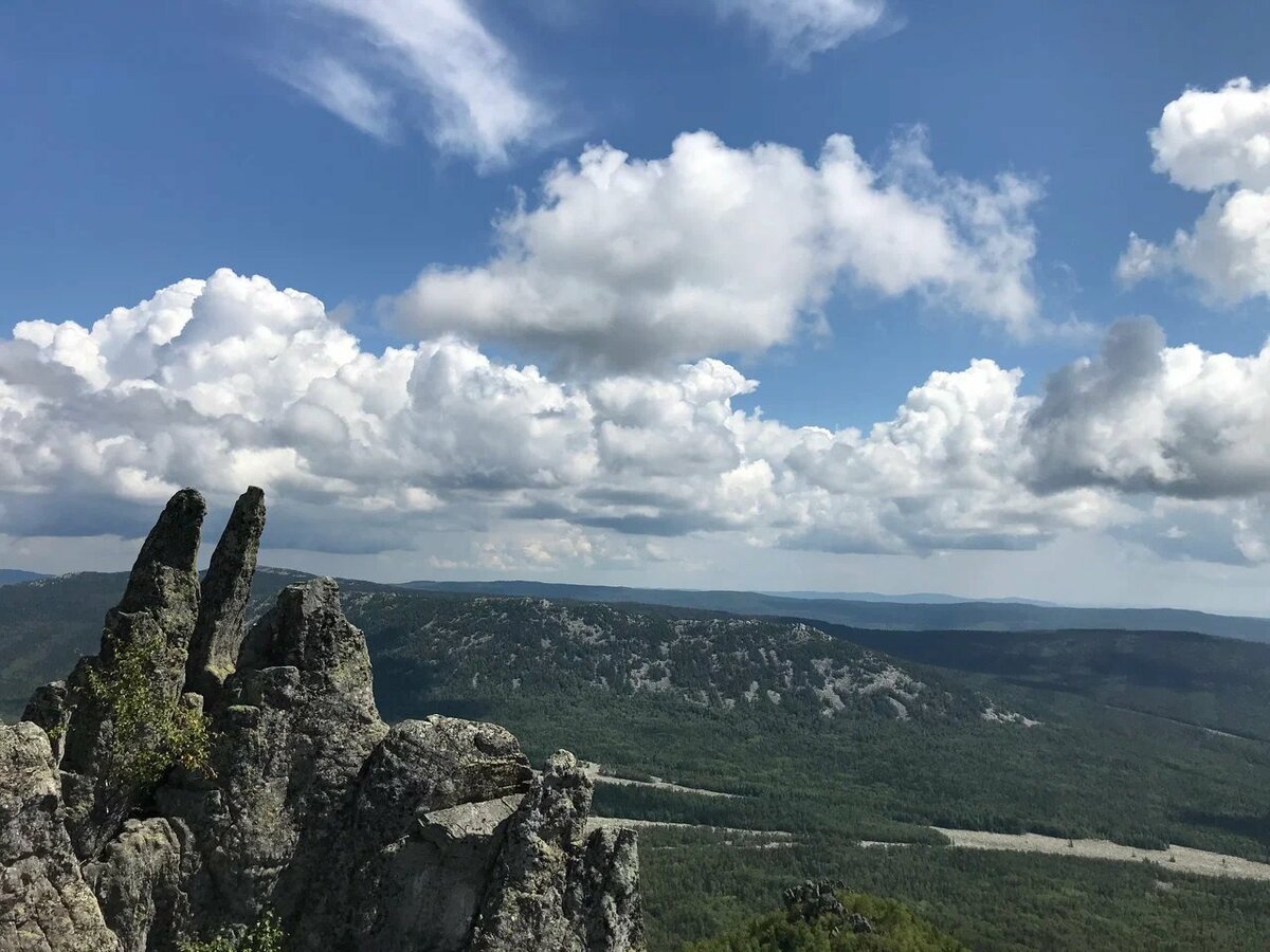 С видовых точек экскурсионных троп открываются панорамы реки и гор. Фото: Алексей Вугнявый / Яндекс Карты
