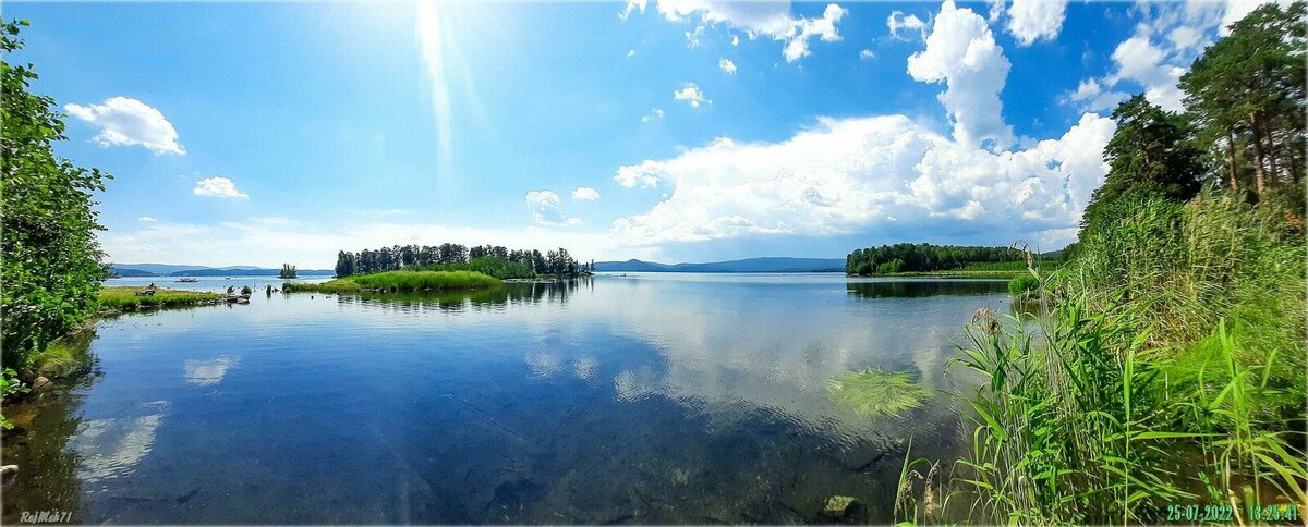 На озере Тургояк самое комфортное время для купания – начало августа. Вода прогревается до +22 … +23 °С. Фото: Андрей Аксёнов / Яндекс Карты