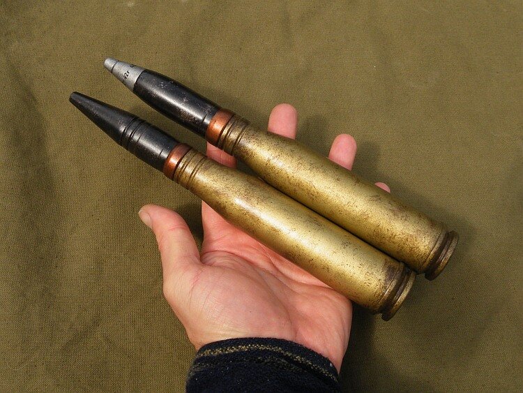 фото - подобрано в интернете, патрон 23 на 152, иначе 23/152B, где B - это бурт или буртик, ранний вариант ПТБ-23 - МП-3 - использовал патроны без буртика, он был введён уже в процессе разработки варианта пушки МП-6