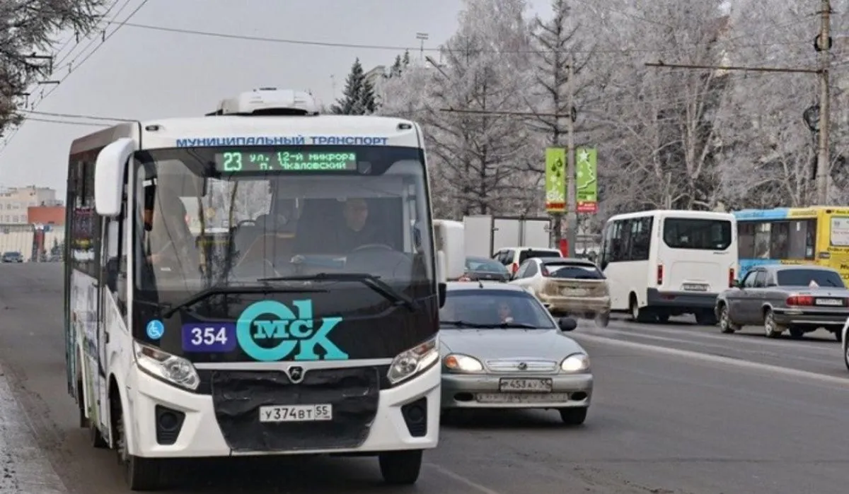 Городской транспорт омск маршруты. Автобус 6 Красноярск. Автобус на Омской улице. 22 Автобус Омск. Маршрут 359 автобуса Омск.