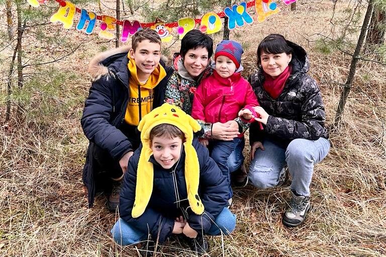 02.01.2023. Две Мамы. Три сыночка. Они общие.