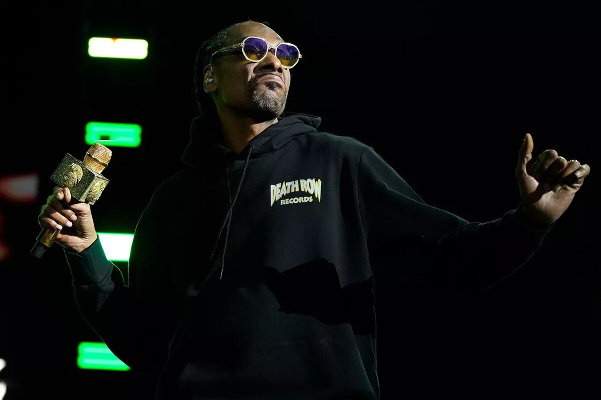 Рэперы новости. Snoop Dogg Concert. Snoop Dogg концерт. Korn Snoop Dogg. Snoop Dogg выступление.