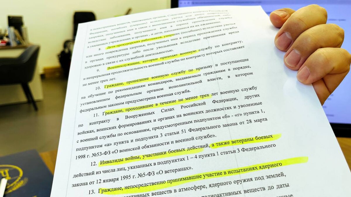 порядка 14 категорий граждан имеют право учиться на подготовительных курсах абсолютно бесплатно. Этот список может быть расширен. Подробности уточняйте в университете.