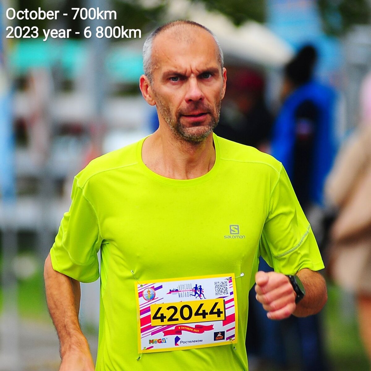 Фото Евгения Титова. Как подсказывает номер: бегу 42км в 44 года. 