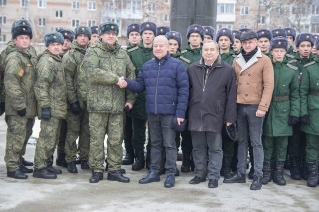     К шуйским ракетчикам заехал в гости актер Сергей Селин