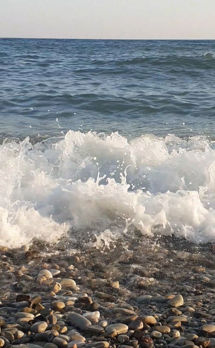 Неспокойно синее море 😊