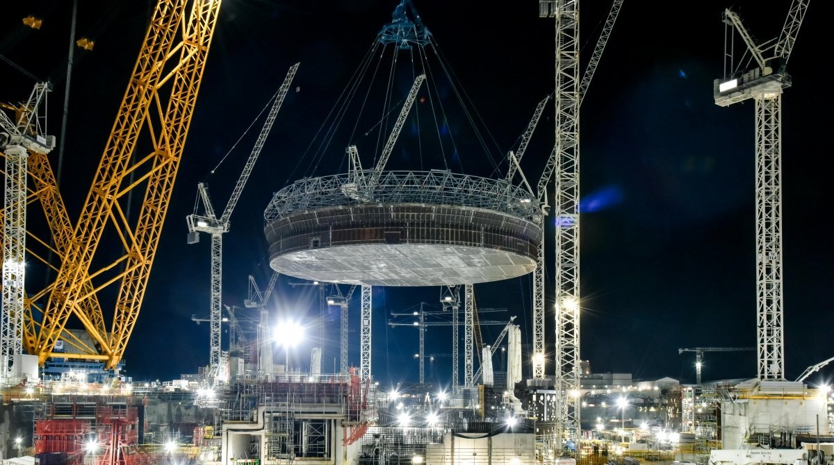    , Светодиоды в испытательном центре компании Whitecroft,