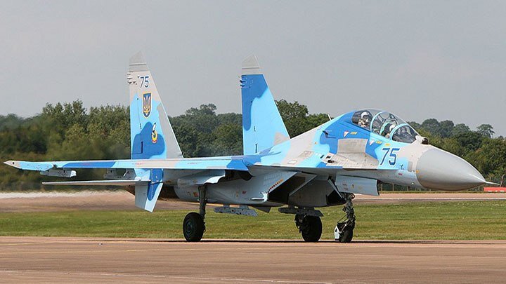 УКРАИНСКИЕ "СУШКИ", КОТОРЫЕ БОМБЯТ РУССКИЕ ЗЕМЛИ АНГЛО-ФРАНЦУЗСКИМИ STORM SHADOW, ПРЯЧУТ НА РАЗНЫХ АЭРОДРОМАХ. НО НАШИ РАКЕТЫ НАСТИГАЮТ ИХ И ТАМ. ФОТО: MIKE FREER/GLOBAL LOOK PRESS