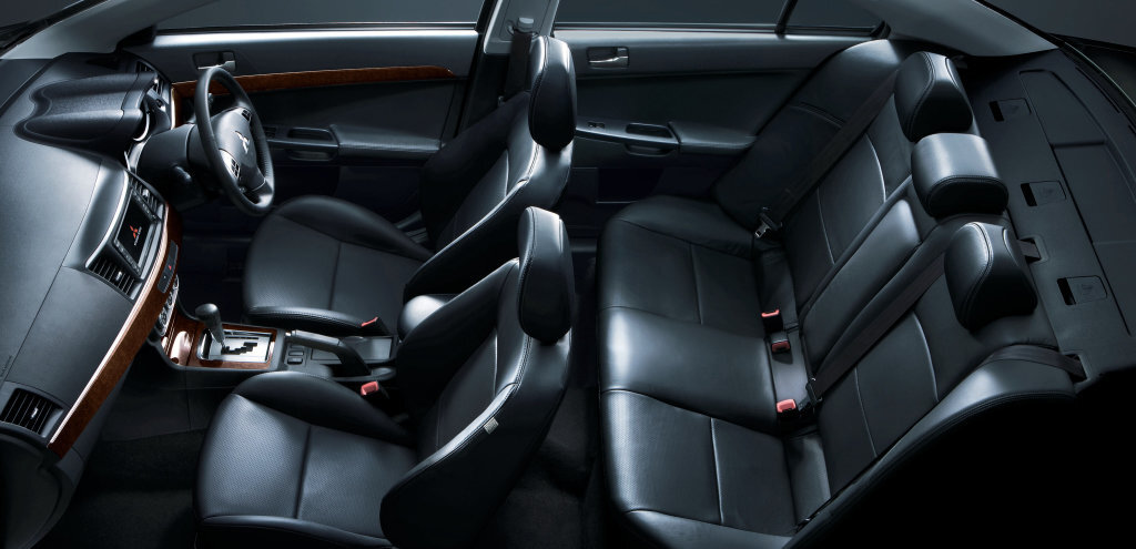 Панорама салона модели.