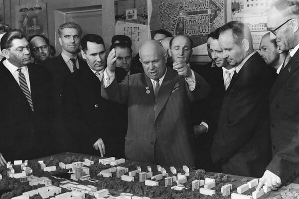 При Хрущеве развернулась повальная борьба со сталинской архитектурой. Фото в свободном доступе. 