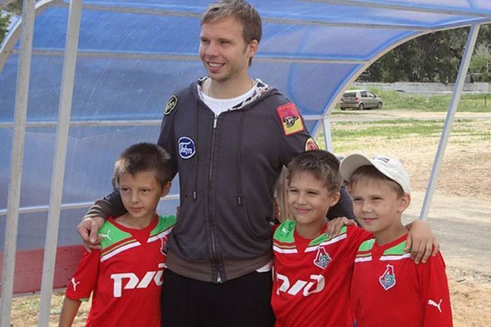    Роман Шишкин в свою бытность игроком не раз приезжал в Воронеж поддержать юных футболистов. Юрий КОЗЛОВ