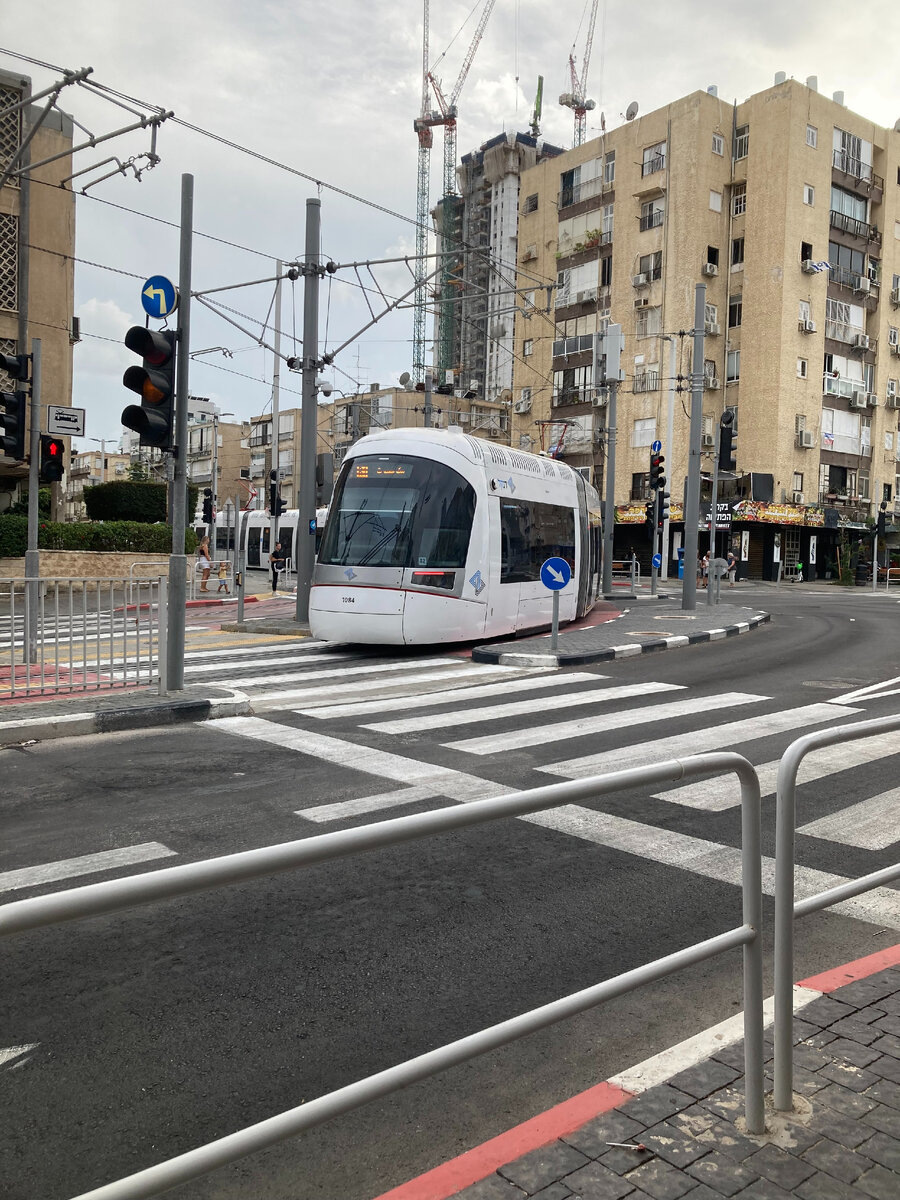 Непосредственно подвижной состав такого скоростного трамвая изготавливается на заводе CRCC в Китае