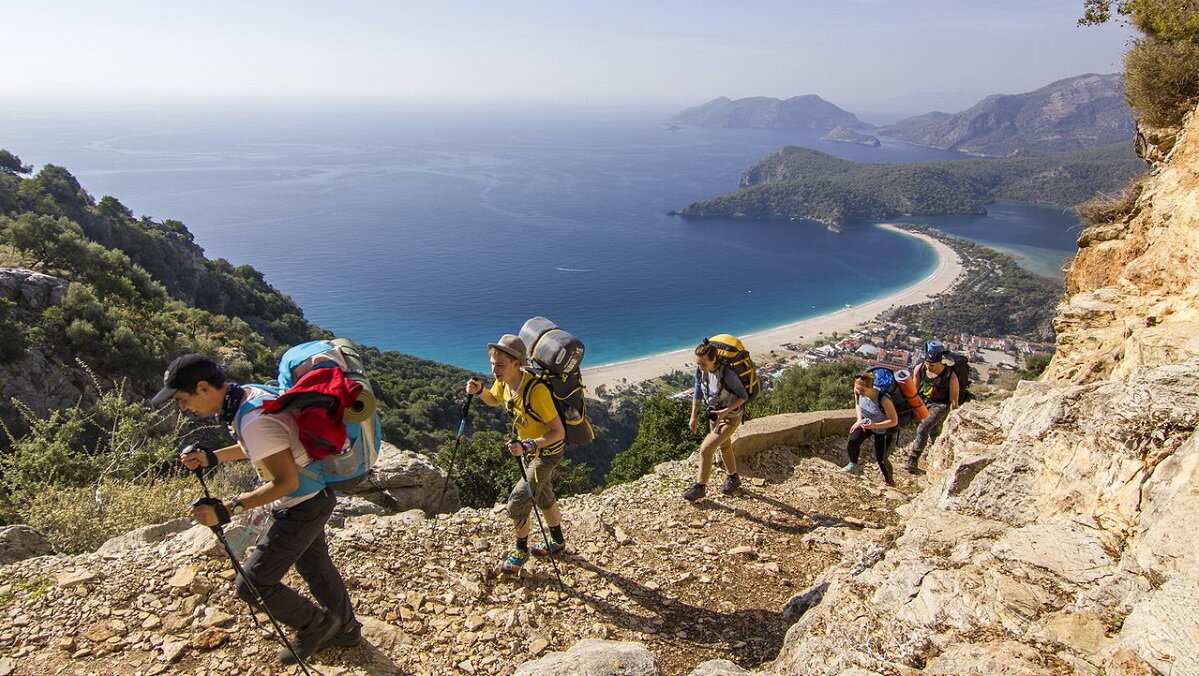 Hiking Sailing