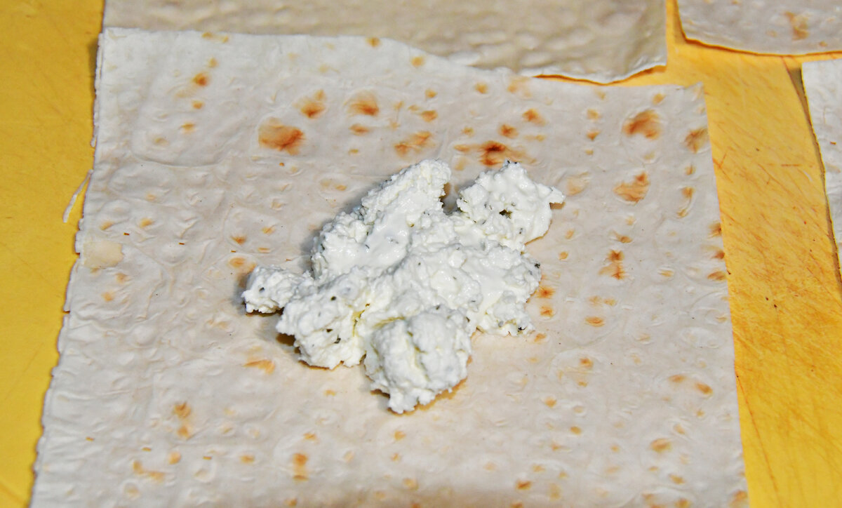 Конвертики из лаваша с сыром и ветчиной — рецепт с фото пошагово