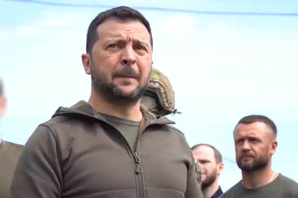    На Украине зафиксировали падение доверия к Зеленскому