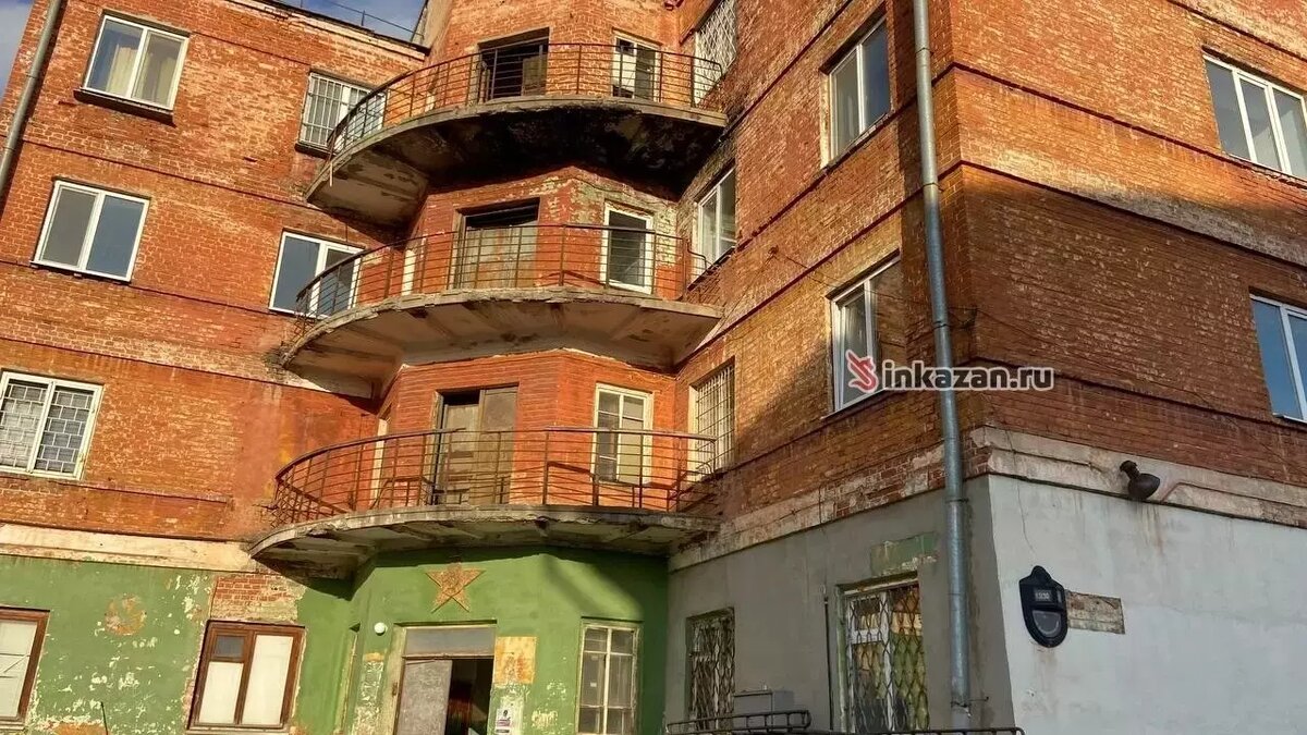     В Казани планируют расселить знаменитый «Дом со звездой». Об этом редакции Inkazan сообщили в пресс-службе городского исполкома.
