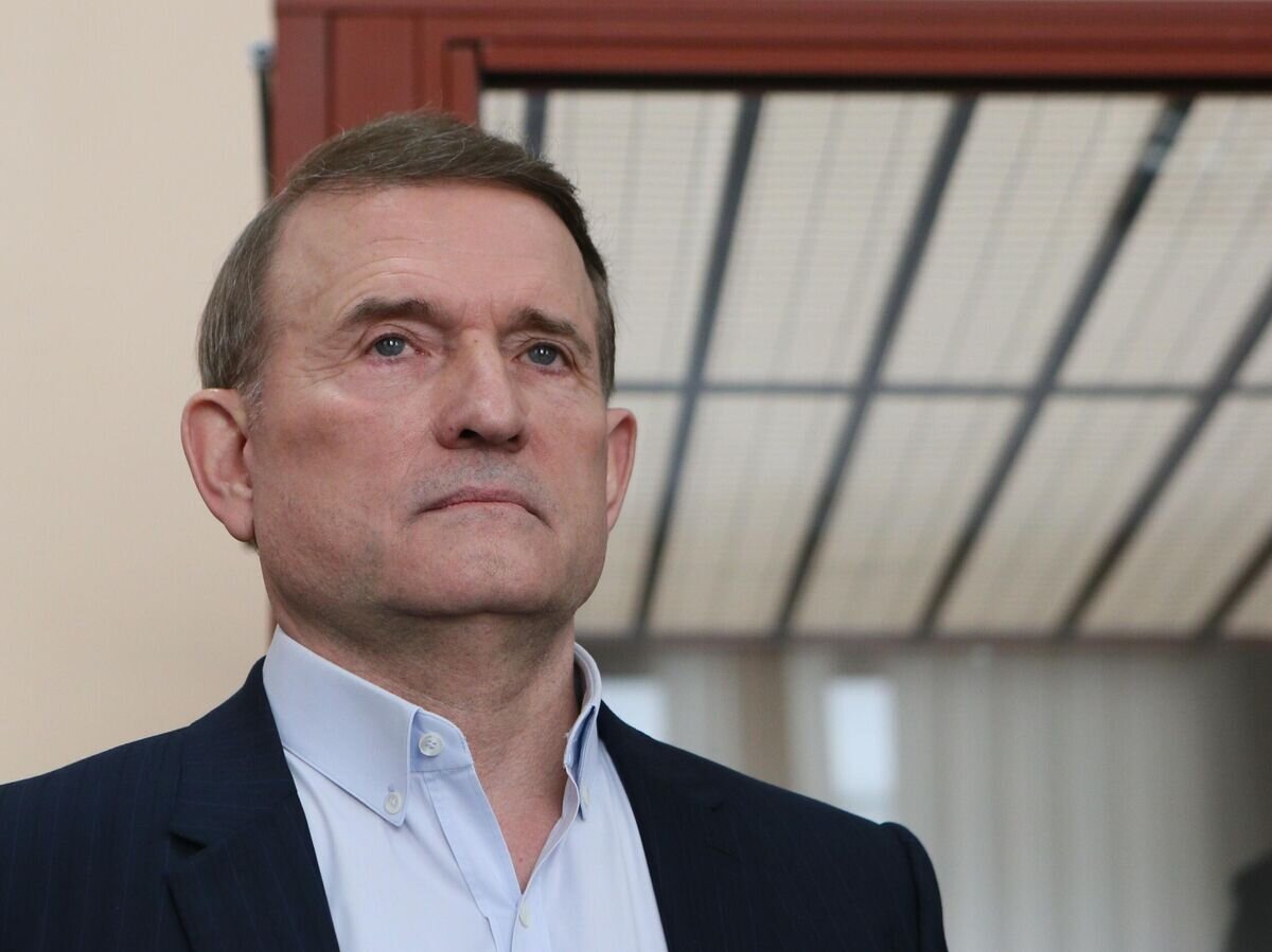    Глава политсовета украинской партии "Оппозиционная платформа За жизнь" Виктор Медведчук в Печерском районном суде Киева© РИА Новости / Стрингер