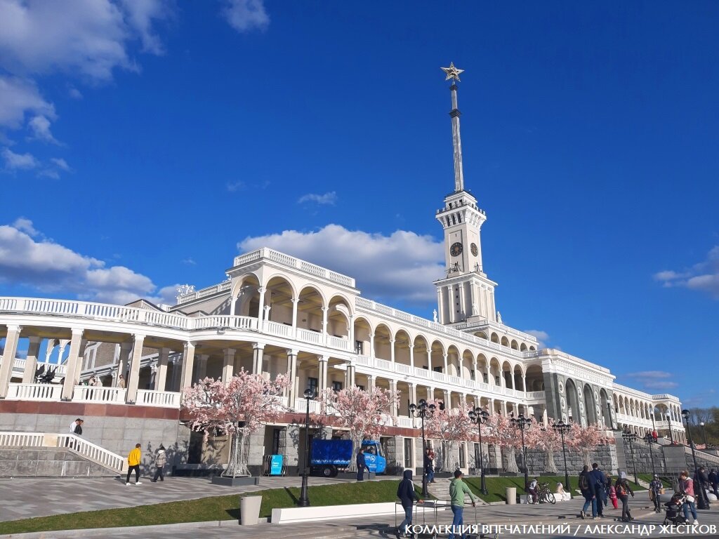 Северный речной вокзал в Москве. Фото из книги "Круиз Москва - Петербург. Коллекция впечатлений"