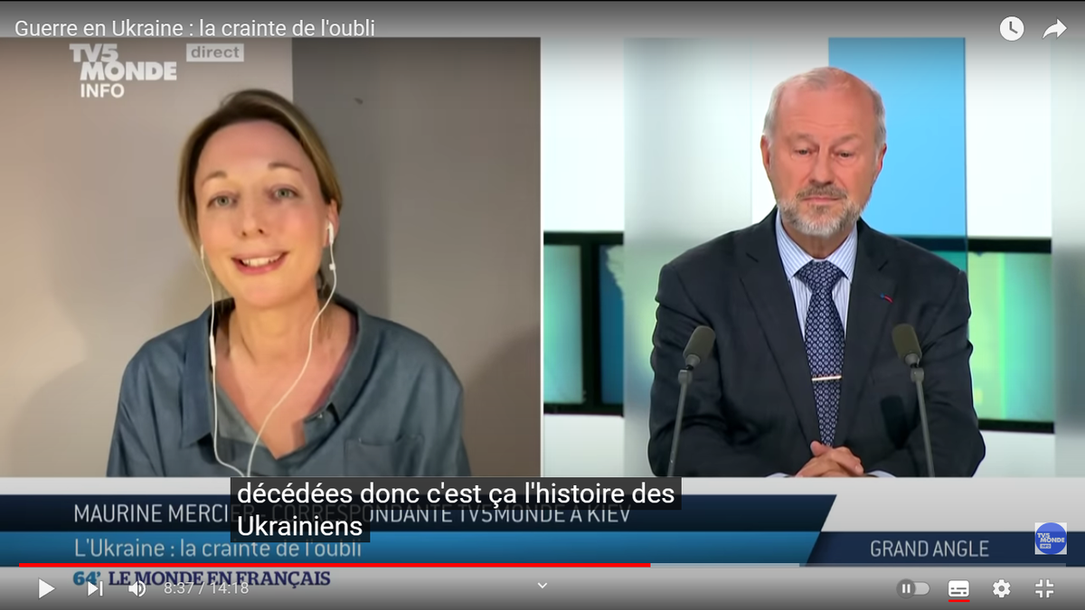 Грустная улыбка на губах генерала при словах о "бесконечно больших потерях" украинцев. Скриншот с канала TV5Monde в YouTube.