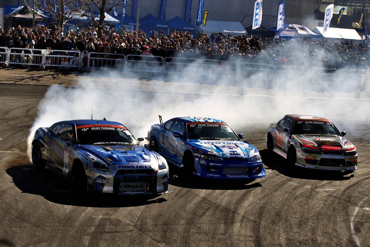 Музыка дрифт 3. D1 GP Drift. Nissan GTR Toyo Tires. Дрифт гонки. Парный дрифт.