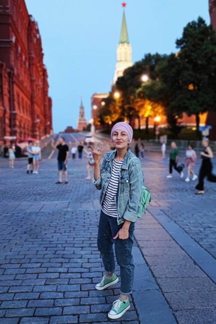 Я в Москве, через неделю после первой химии. Уже сбрила всё, что оставалось.1 из 2